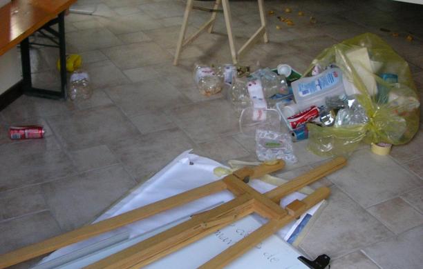 La sede dopo il passaggio dei vandali