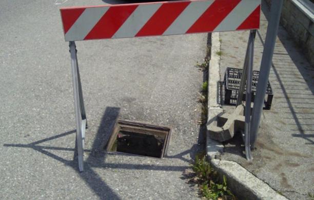 Una delle griglie rubate