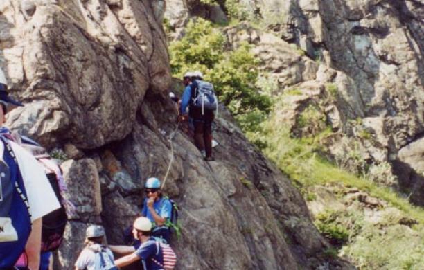 Coppia di torinesi bloccata sulla ferrata per la Sacra
