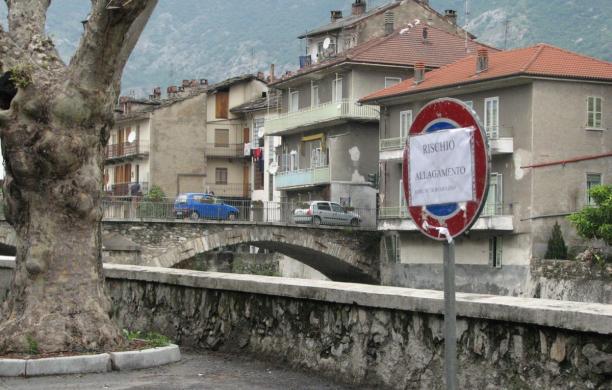 Picchiato per aver difeso un'amica vittima di molestie sessuali