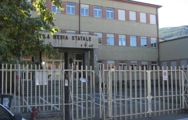 Bus abolito: gli studenti restano a piedi
