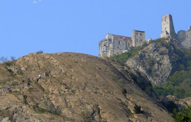Stroncato da un infarto sotto la Sacra