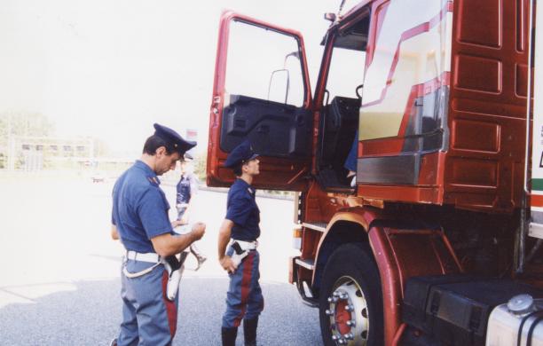 Minaccia un agente della polizia stradale