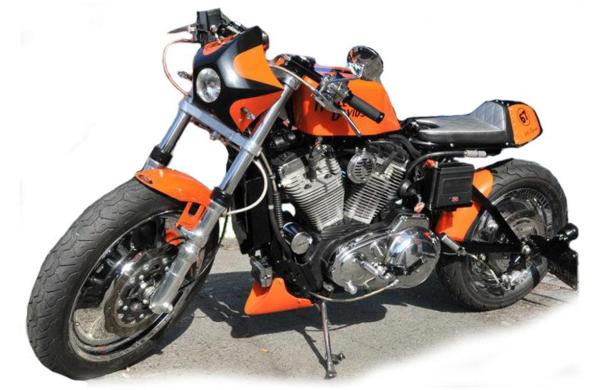 Motociclista investito da automobilista pirata