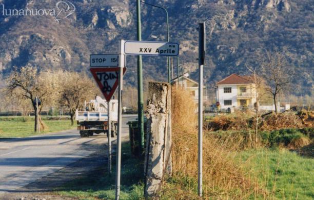 Fanno scappare i ladri, poi sono botte