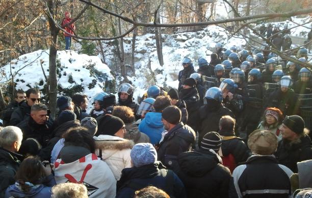 Corteo No Tav verso il cantiere della Maddalena. Scontri in serata