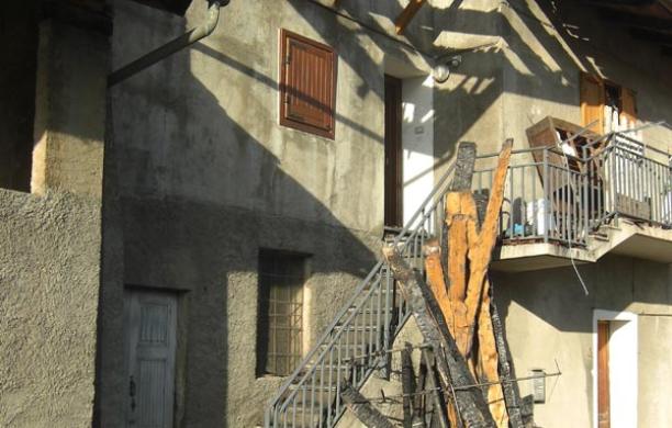 Fiamme alla Torretta: brucia una casa