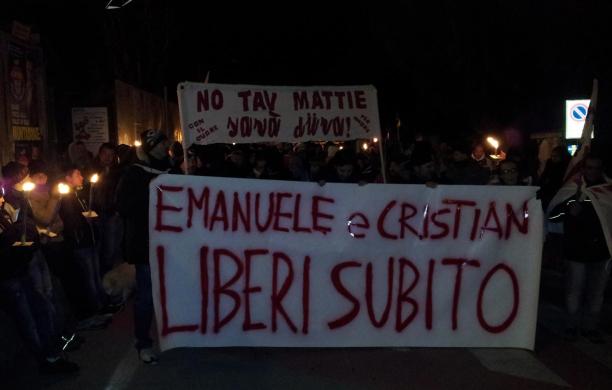 I No Tav tagliano le reti del cantiere: due arresti