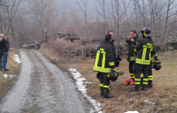 Esplode granata, feriti tre ragazzi. Uno perderà la mano