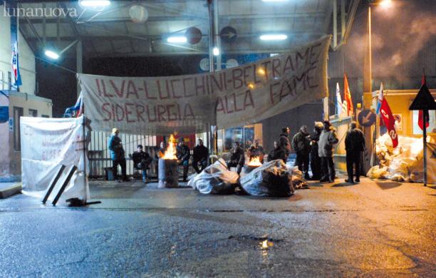 I 5 Stelle ai cancelli Beltrame: «Ingiusto chiudere l'acciaieria»