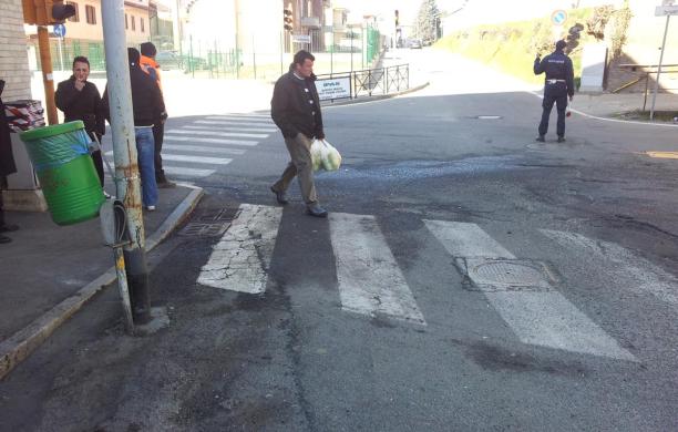 Schianto all'incrocio, muore un 22enne