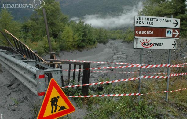 Un'altra bomba sulla sponda del rio