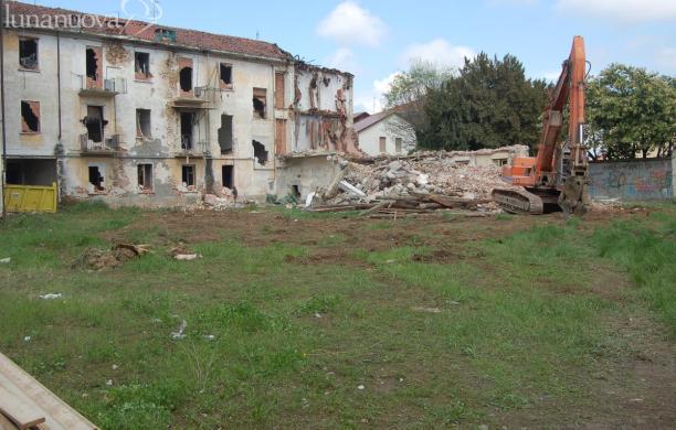 Case Cavallo, inizia l'abbattimento