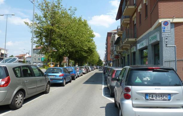 Strisce blu intorno alla metropolitana