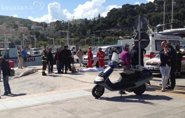 Muore in mare sbalzato dal canotto