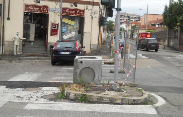 Lavori a rilento: negozianti infuriati