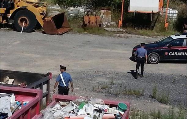 Altro rogo, brucia un cassone all'ex cava Palli