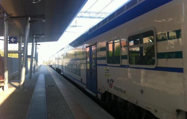 Vandali sul treno, distrutta una carrozza