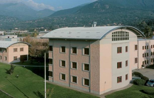 Rimane impigliato nel tornio, ferito grave