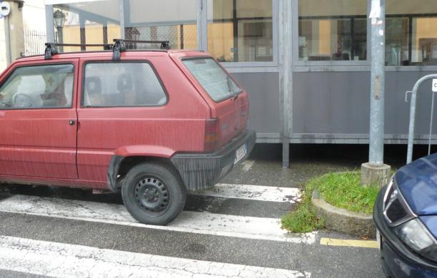 Strisce blu ed è parcheggio selvaggio