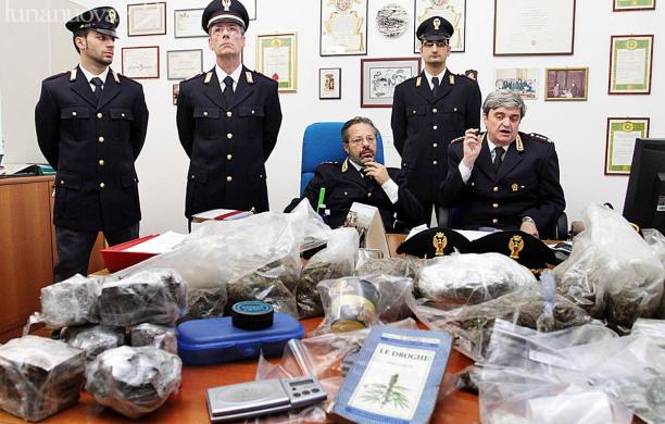 La casa del fumo: spaccio e consumo