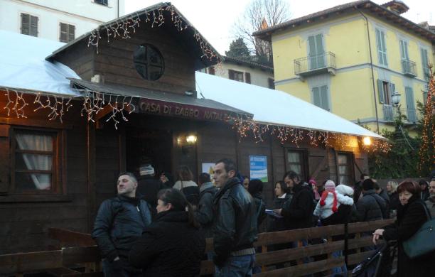 Un bagno di folla per Babbo Natale