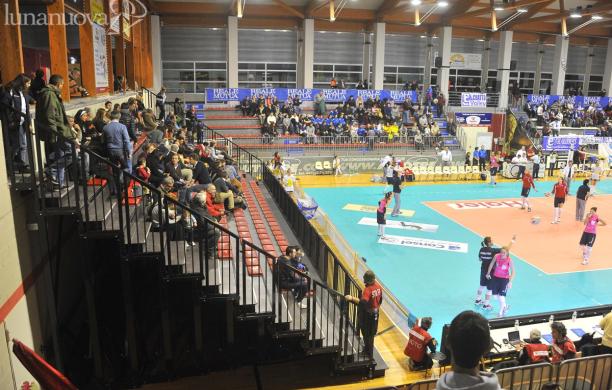 Palazzetto, affitto pagato con le tribune