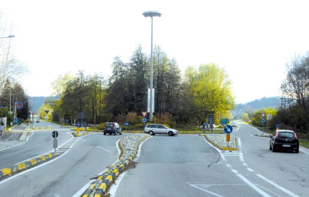 In corteo per portare la luce sulla rotonda