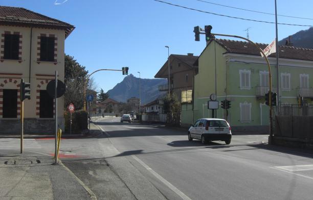 Incrocio pericoloso: nei negozi via alla petizione