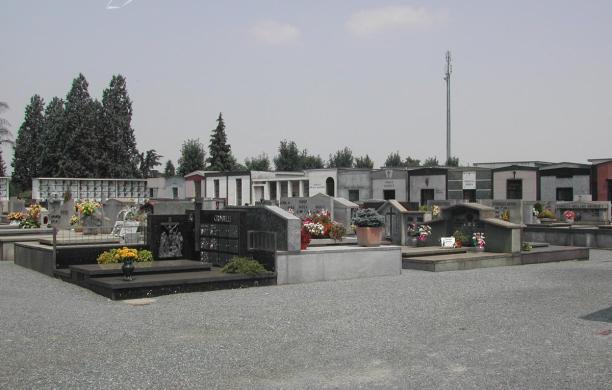 Loculi 'prefabbricati' al cimitero per evitare emergenze