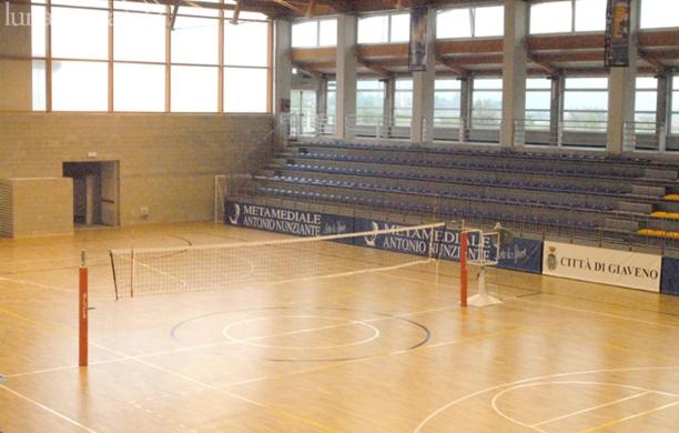 Cade acqua dal soffitto: la partita è rinviata