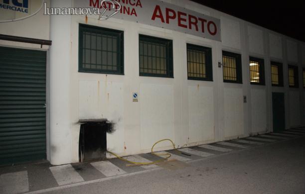 Boato nella notte, la cassaforte tiene