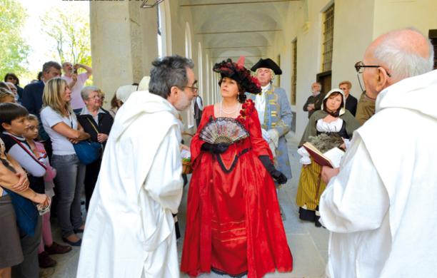 Certosa, chiostri e portici risplendono