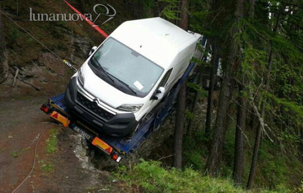 Una bisarca fuori strada nel cuore del Gran Bosco