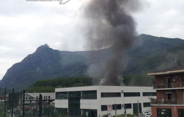 Furioso incendio colpisce la carrozzeria