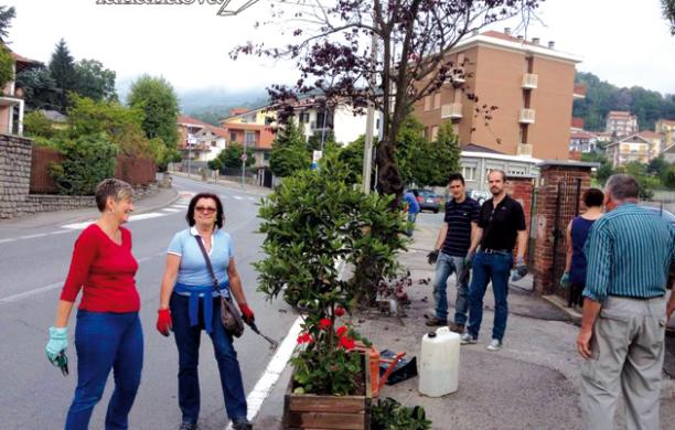 Assessori diventano giardinieri per un giorno