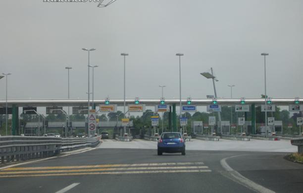 Aumenta il fronte contrario al casello autostradale