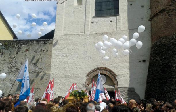 La valle si stringe intorno ad Ilenia Dessì