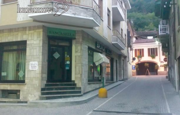 Svuotano la cassaforte e spariscono