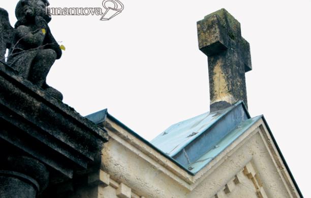 I ladri di rame razziano il cimitero di Giaveno