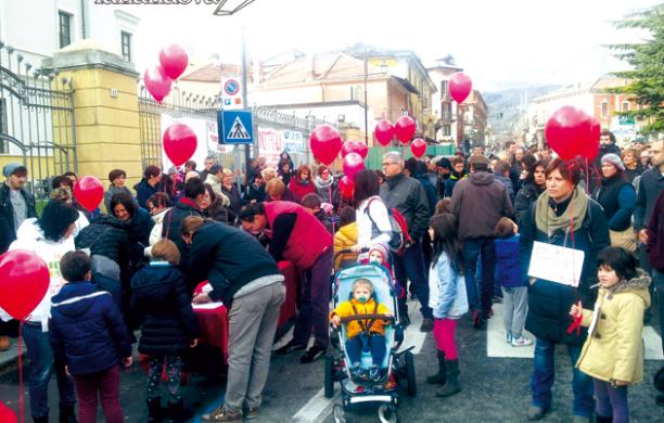 In mille in marcia per il punto nascite