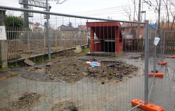 La protesta dei residenti: «Isolati dalla ferrovia»