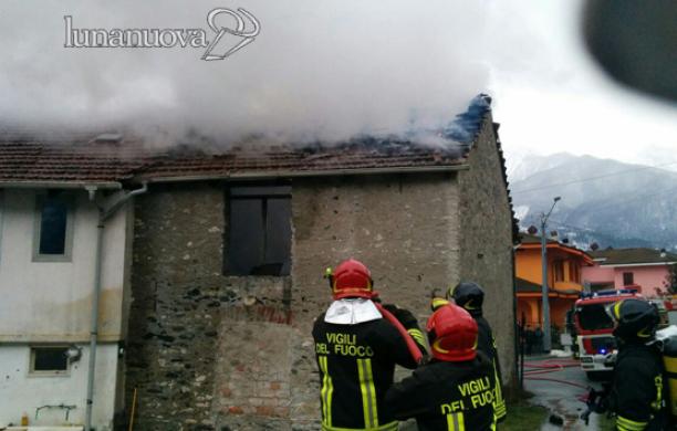 In fiamme tetto e laboratorio: paura lunedì a Foresto