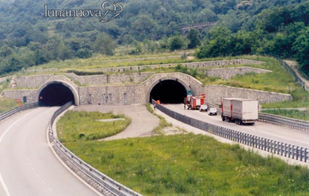 Carambola di auto sotto Prapuntin: tre feriti