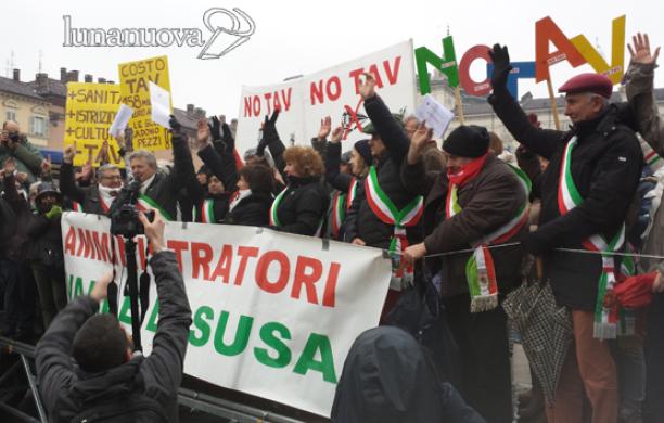 I sindaci No Tav per le «opere utili»: in 10mila a Torino