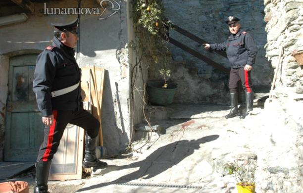 Ladri in fuga nella notte. Uno cade e batte la testa: arrestato 