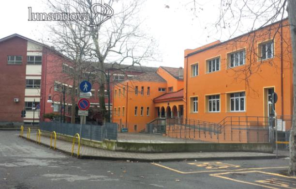 «Buco sul soffitto», scuola chiusa due giorni