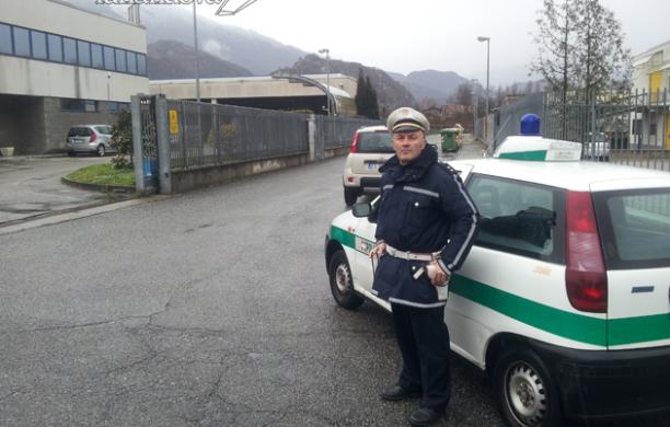 Traduerivi: ladri in stile militare, ma il blitz fallisce