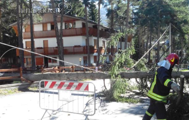 Vento a 120 km/h in valle per quattro giorni: la conta dei danni