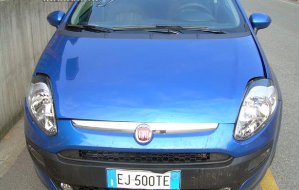 Rubano l'auto, giovane disabile bloccato a casa